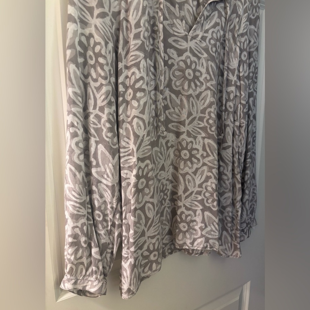 J Jill Lightweight Modal Printed Peasant Blouse, Beige, Gray, Size S - Picture 3 of 8
